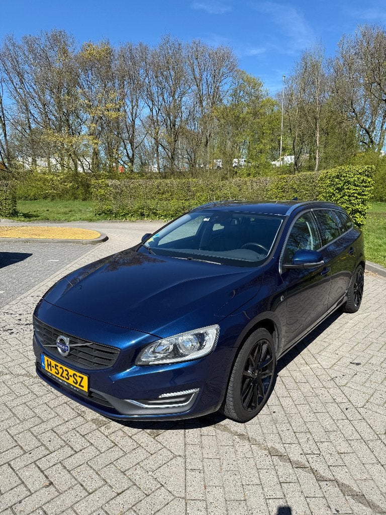 Volvo V60 D2 120pk Geartronic 2016 Blauw, Zwart, 4 cilinders, 1969 cc, Blauw