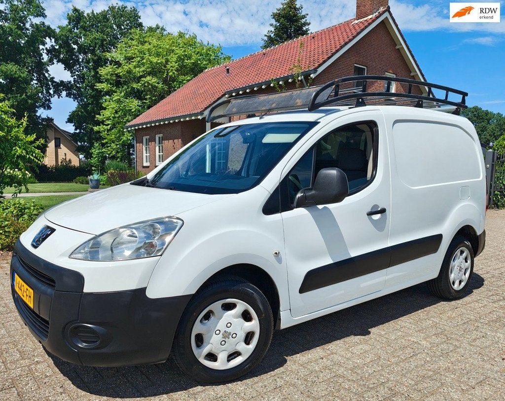 Peugeot Partner 1.6i Benzine met Trekhaak en Imperiaal !, Auto's, Bestelauto's, Voorwielaandrijving, Gebruikt, 1340 kg, 4 cilinders