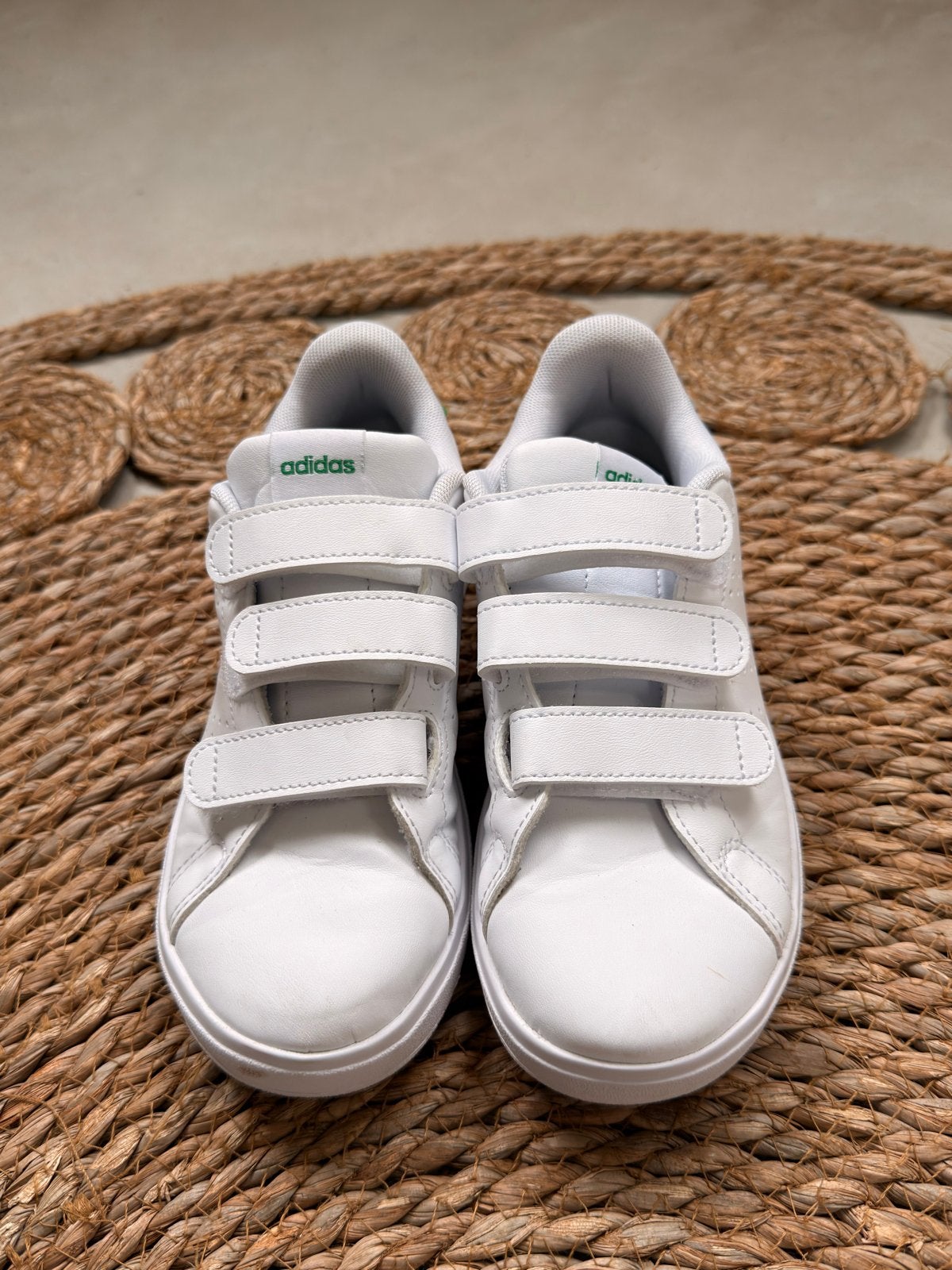 Adidas schoenen wit/groen met klittenband - Maat 33, Ophalen of Verzenden, Zo goed als nieuw, Schoenen