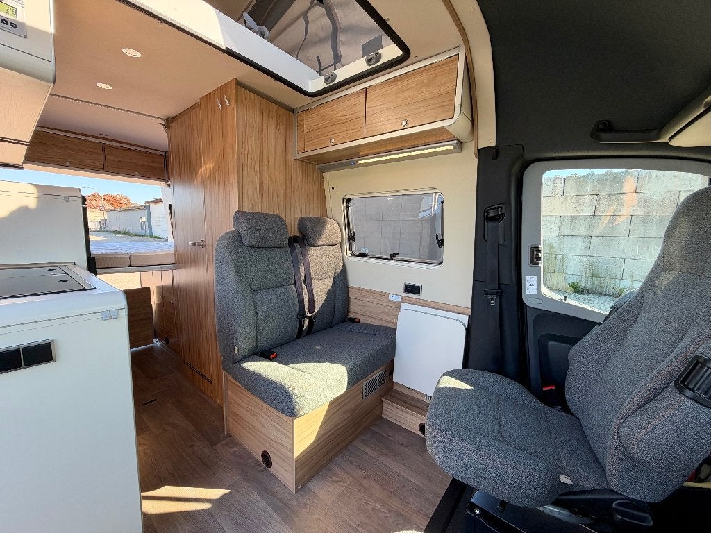 Foto 6 van Hymer Grand Canyon S 4x4, Lithium, Solar, 1e eig, topstaat