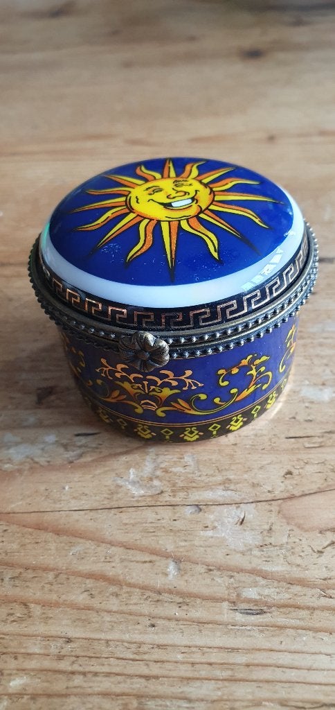 Klein blauw porseleinen sieraden of snuisterijen doosje, Antiek en Kunst, Curiosa en Brocante, Ophalen of Verzenden