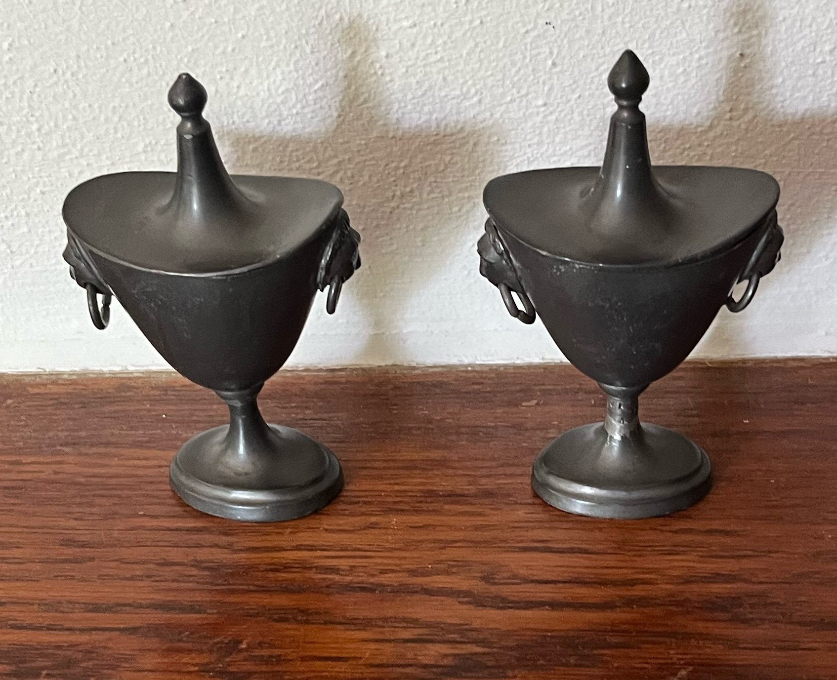 Twee miniatuur kastanje vaasjes - tin., Antiek en Kunst, Antiek | Tin, Verzenden