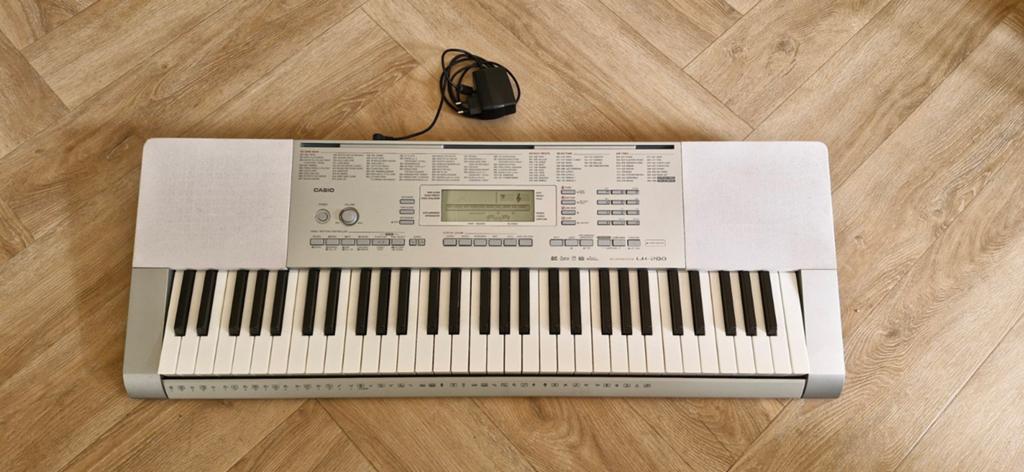 Keyboard Casio LK-280, Muziek en Instrumenten, Keyboards, Ophalen of Verzenden, 61 toetsen, Casio