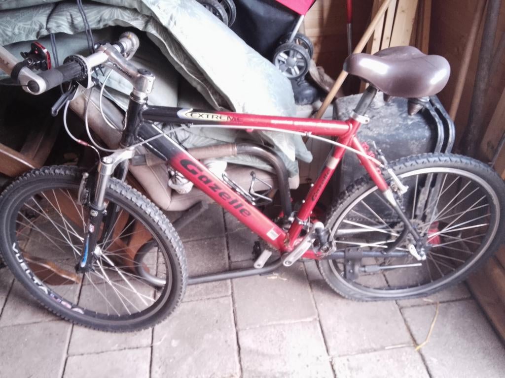 Rode en grijze mountainbike - Gazelle en Boulder Alu, Ophalen of Verzenden
