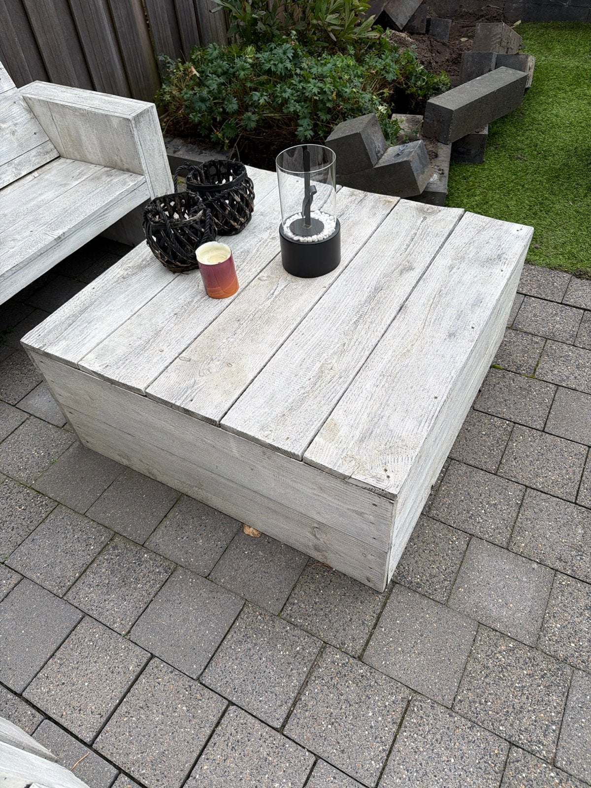 Robuuste houten salontafel voor buiten 98x98x42 cm, Ophalen of Verzenden, Gebruikt, Vierkant, Hout