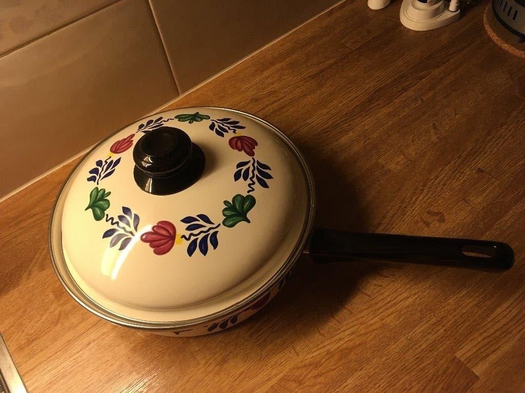 Boch Boerenbont emaille hapjespan in bijna nieuwstaat, Ophalen of Verzenden, Zo goed als nieuw, Kookpan, Met deksel