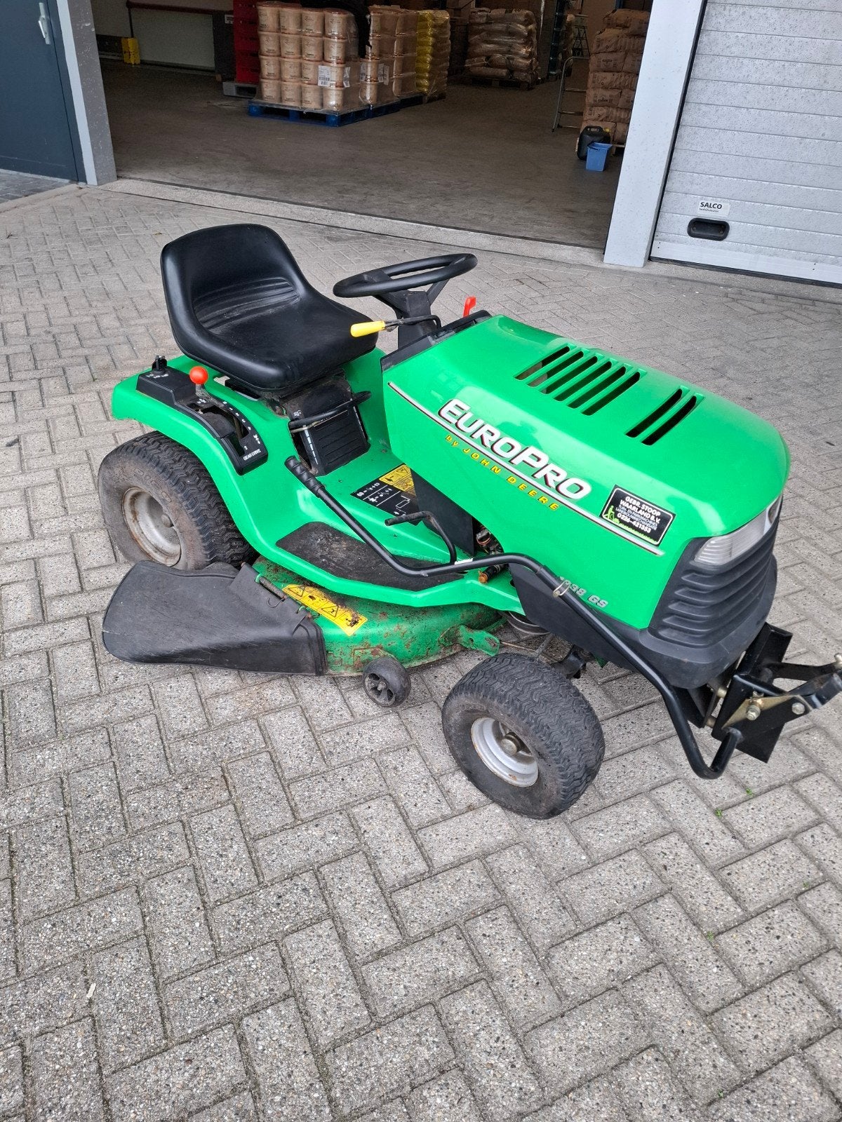 Zitmaaier met sneeuwschuif - voor de handige hobbyist, Ophalen