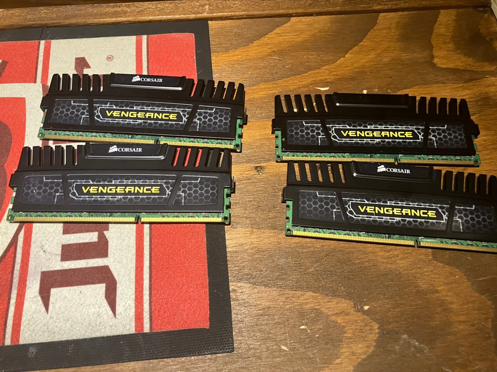 corsair vengeance 16gb ddr3 1600mhz (4x4gb)