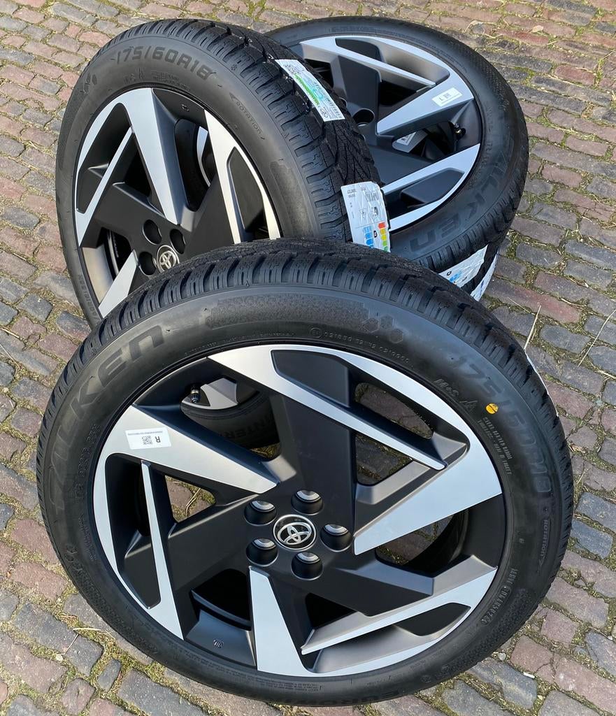 NIEUWE 18” Toyota Aygo X HYBRIDE 2026 velgen + winterbanden, 18 inch, 175 mm, Banden en Velgen, Nieuw