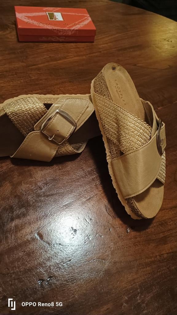 Nieuwe Ladyflex Sandalen - Beige - Goud Maat 37, Beige, Ladyflex, Nieuw, Sandalen of Muiltjes
