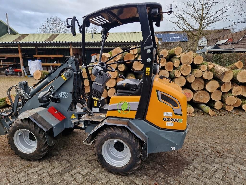 giant G2200E, Ophalen, Wiellader of Shovel