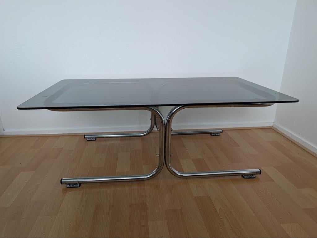 Vintage Mid-century Bauhaus salontafel gerookt glas 1970s, 50 tot 100 cm, Ophalen of Verzenden, Zo goed als nieuw, Glas