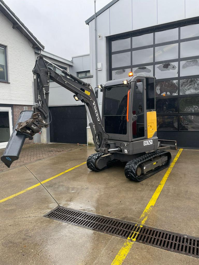 Volvo ECR25D  mini graver, Zakelijke goederen, Machines en Bouw | Kranen en Graafmachines, Ophalen, Graafmachine