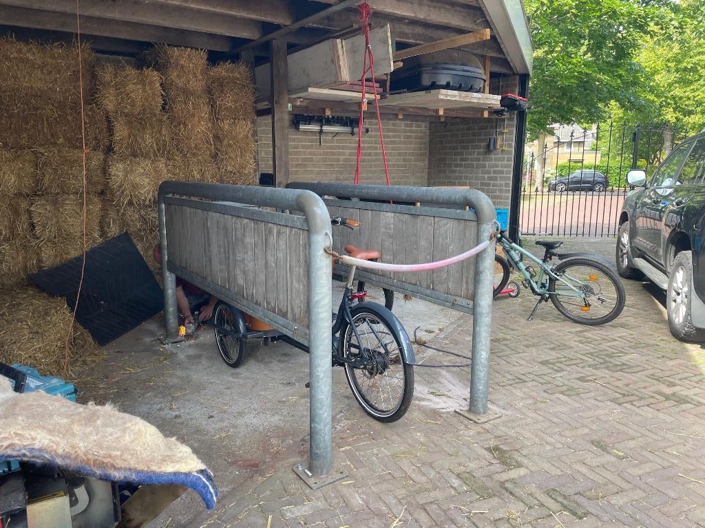 Opvoelbox/ Behandelbox, Stalling