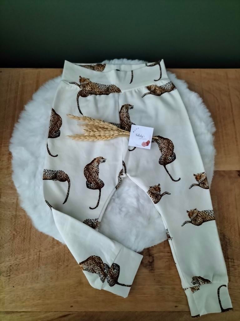 Nieuw handgemaakt • Tricot Broekje 'Panters 80/86, Broekje, Meisje, Nieuw, Ophalen of Verzenden