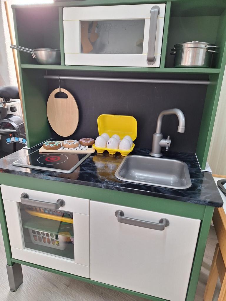 Gepimpt Ikea keukentje met accessoires + tafel en stoel, Kinderen en Baby's, Ophalen, Gebruikt, Hout, Speelkeuken