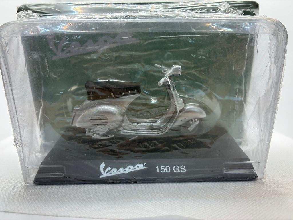 59690: Vespa 150 GS - Atlas 1:43, Nieuw, Ophalen of Verzenden, Motor, Bachsatztstr. 54 D 72131 Ofterdingen, Germany