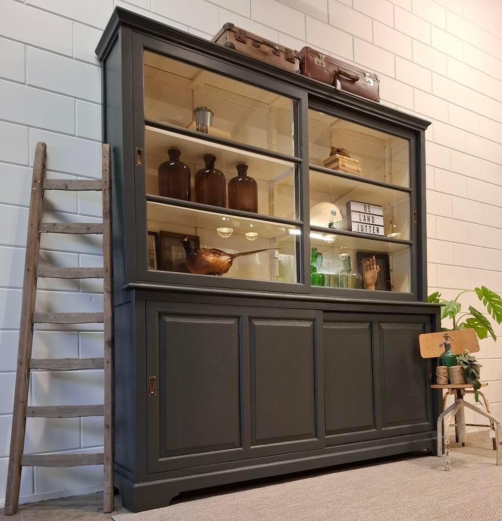 XL Vintage/industriële diep groene schoolkast, buffetkast, 200 cm of meer, Ophalen of Verzenden, 200 cm of meer, 25 tot 50 cm