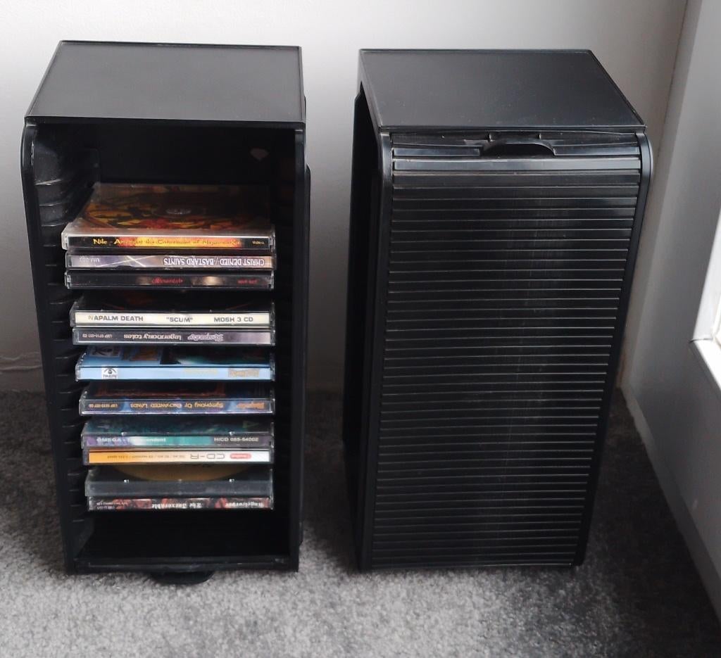 CD rek 2 stuks. Er passen 20 cd's per rek, Kunststof, Minder dan 25 discs, Ophalen of Verzenden, Zo goed als nieuw
