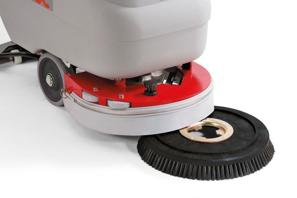 Comac Abila 20B schrobmachine (accu 24V) actie!, Zakelijke goederen, Machines en Bouw | Onderhoud en Reiniging, Ophalen of Verzenden