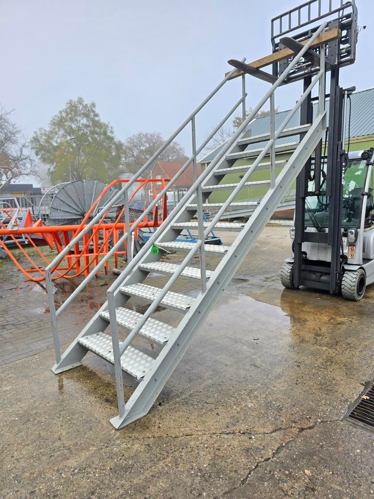Stalen trap grijs. Hoog 2,35 mtr. Nog093, Ophalen, Zo goed als nieuw, 2 tot 4 meter
