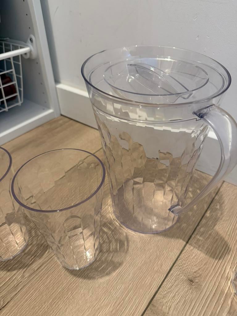 Tupperware waterkan en bekers nieuw!, Huis en Inrichting, Woonaccessoires | Stolpen, Ophalen of Verzenden, Nieuw