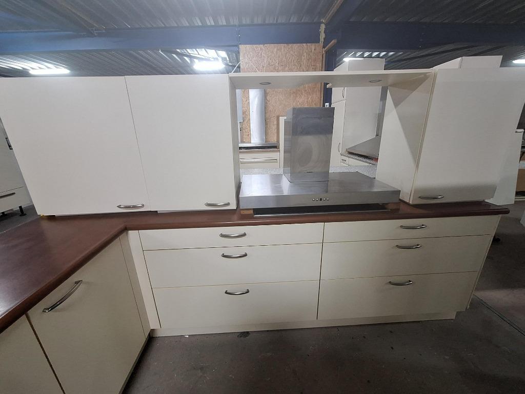 Complete keuken Compleet met APP 120Keukens op voorraad 2684, Dubbelwandige keuken, Ophalen of Verzenden, Zo goed als nieuw, Met kookeiland