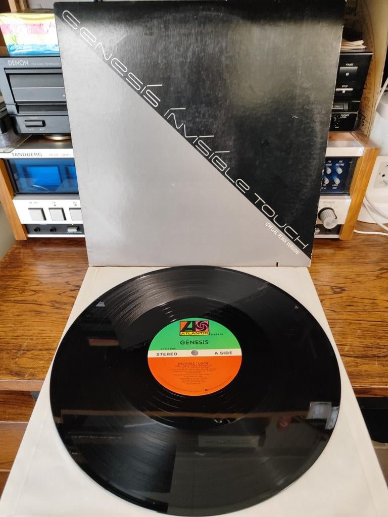 Genesis - Invisible Touch LP, Cd's en Dvd's, Vinyl | Rock, Ophalen of Verzenden, Zo goed als nieuw, 12 inch, Poprock