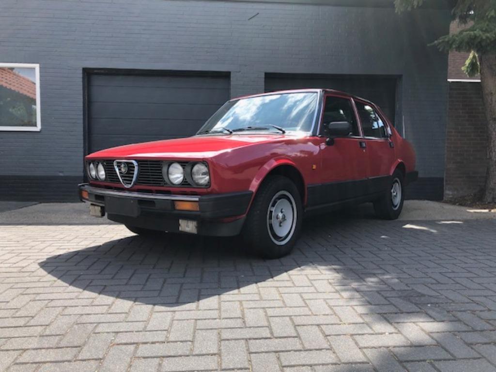 Alfa Romeo Alfetta 2.0 Quadrifoglio Oro, mooi, inruil mog., Auto's, 1962 cc, Bedrijf, Handgeschakeld, Grijs