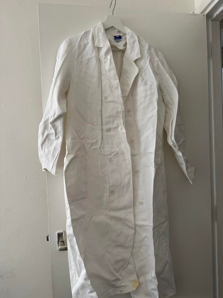 Twee Witte lab jassen - Maat M, Maat 38/40 (M), Wit, Ophalen of Verzenden, Zo goed als nieuw
