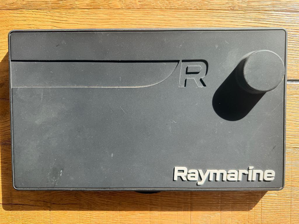 Raymarine Axiom 9 Pro zonneklep Nieuw, Ophalen, Nieuw, Kaartplotter of Fish Finder
