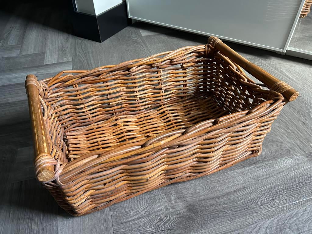 Rieten mand / lectuurmand, Huis en Inrichting, Woonaccessoires | Krantenbakken en Lectuurbakken, Ophalen, Gebruikt