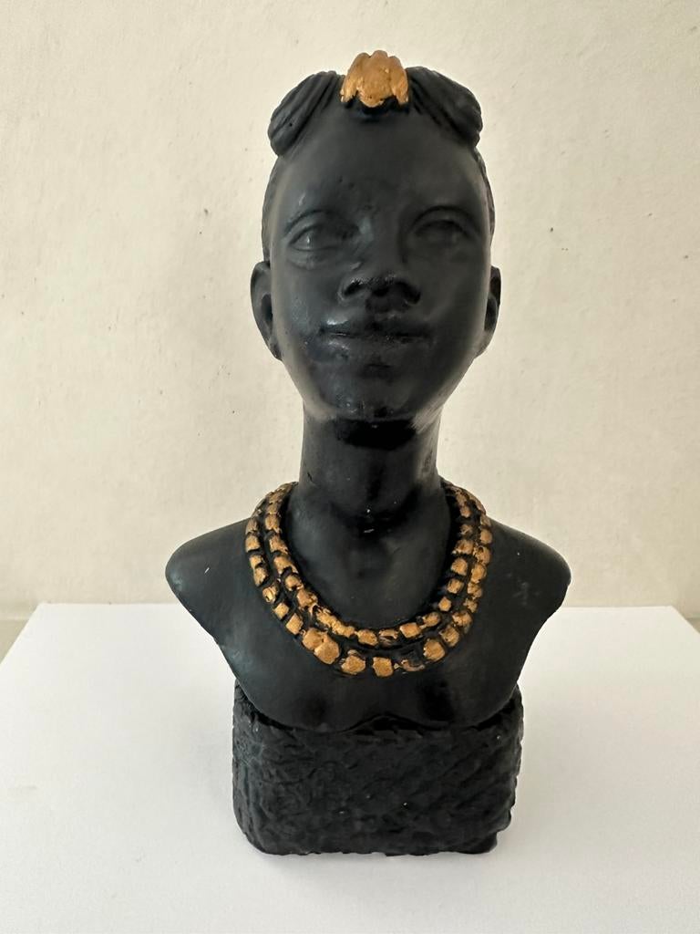 Buste afrikaanse vrouw met gouden ketting en gouden haarstuk, Ophalen of Verzenden