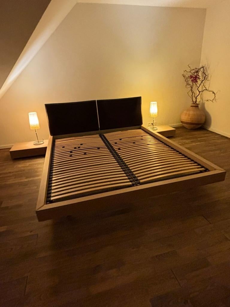 Poliform 2 persoons bed Italiaans design 1.80 x 2.10m, Ophalen, Minimalistisch design, Overige kleuren, 210 cm