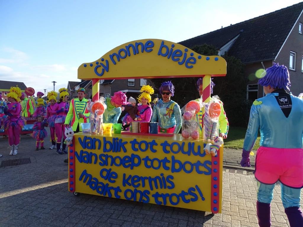 Carnavalswagen loopgroep, Hobby en Vrije tijd, Feestartikelen, Ophalen, Zo goed als nieuw, Kostuum, Carnaval