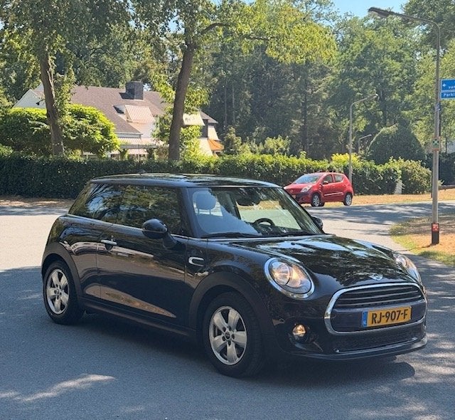Mini 1.5 Cooper 2017 Zwart, Voorwielaandrijving, Dealer onderhouden, Zwart, 4 stoelen