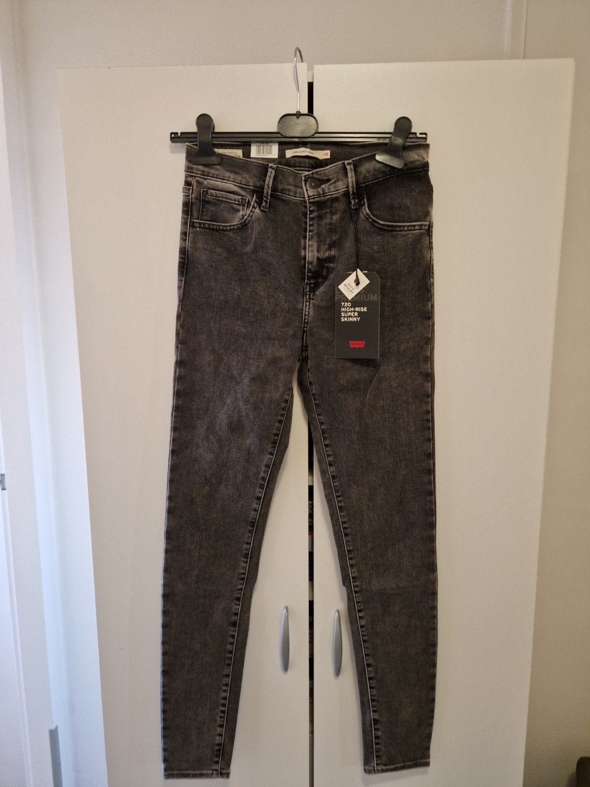 Nieuwe Levi's 720 High-Rise Super Skinny Jeans W28 L30, Kleding | Dames, Nieuw, Ophalen of Verzenden, W28 - W29 (confectie 36)