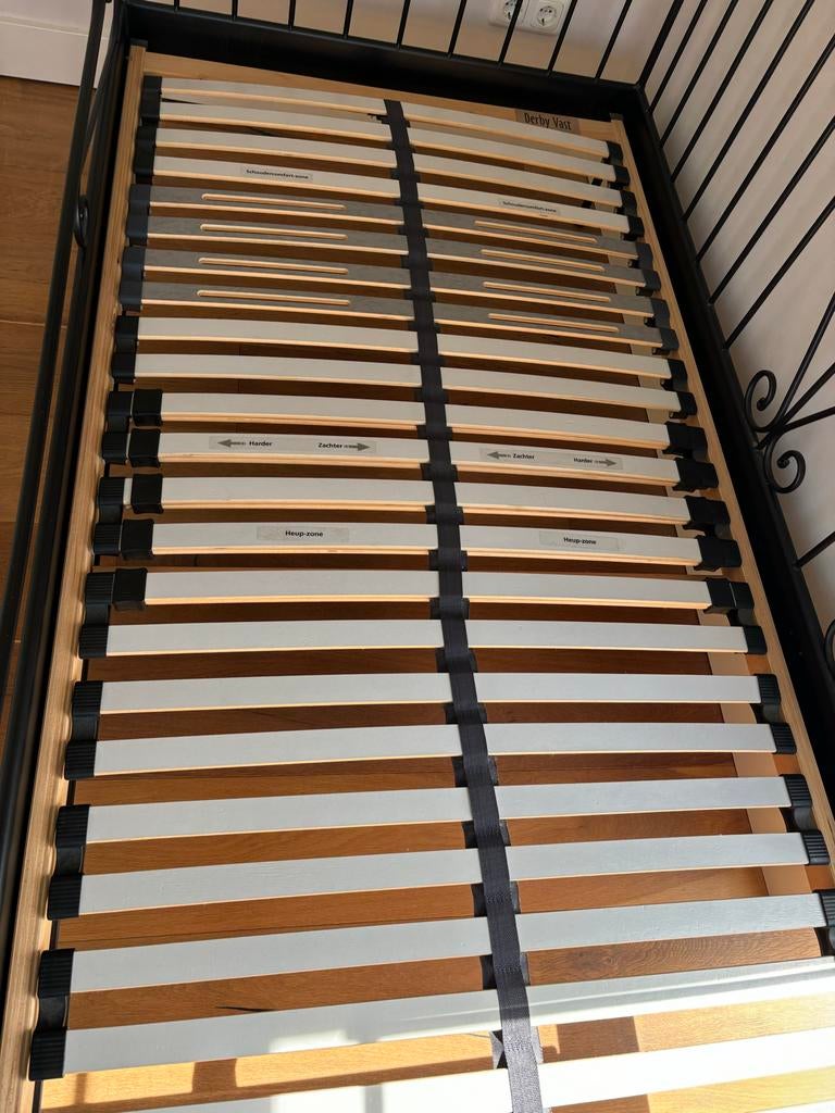 Zwart metalen bedframe met lattenbodem - 90x200 cm, Huis en Inrichting, Slaapkamer | Bedden, Ophalen, Gebruikt, 90 cm, Eenpersoons