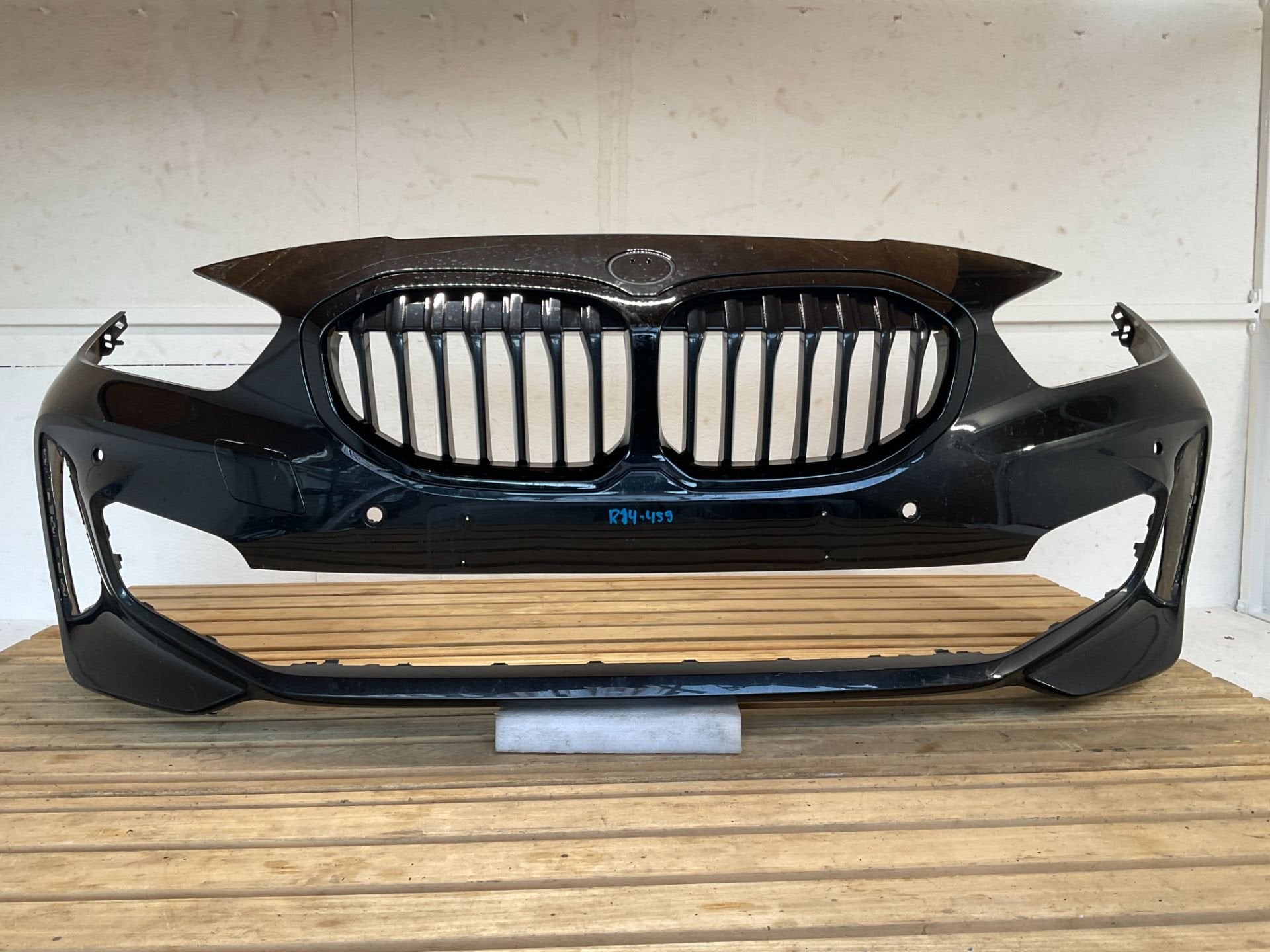 Bumper BMW 1 Serie F40 MPakket M-Pakket Voorbumper Grill 6xp, Petuelring 130
80788  Munich, DE, Gebruikt, Voor, Info@bmw.de