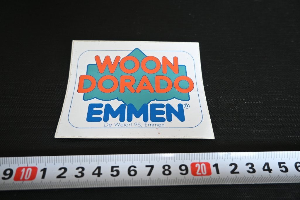 sticker Emmen WOON DORADO De Weiert 96, Verzamelen, Stickers, Ophalen, Zo goed als nieuw