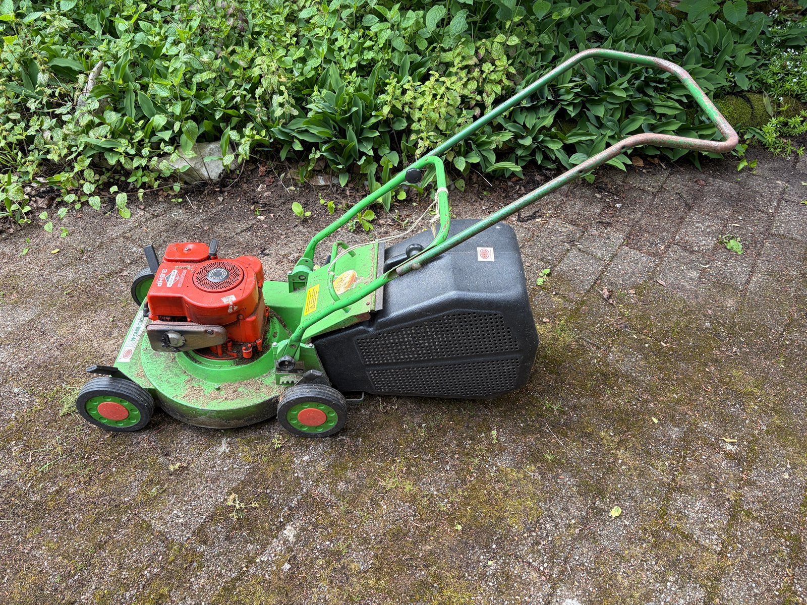 Benzine grasmaaier Briggs & Stratton 3.5HP, Tuin en Terras, Grasmaaiers, Ophalen, Cirkelmaaier, Gebruikt, Opvangbak