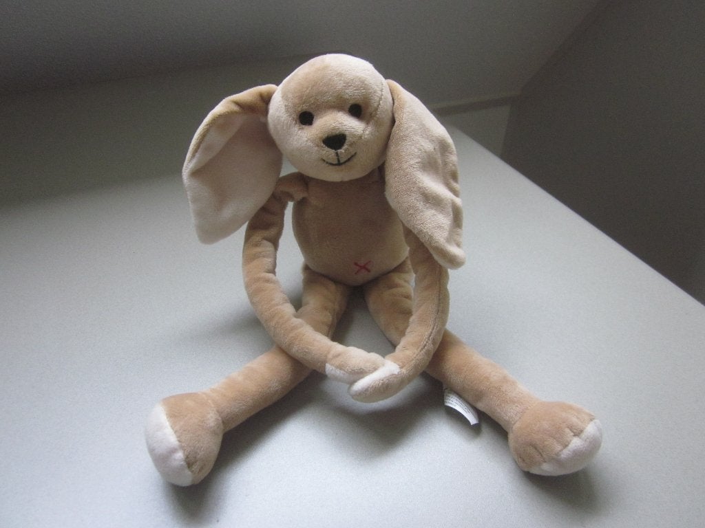 Hema lichtbruin glad pluche konijn slungel bungel knuffel, Hema, Overige karakters, Ophalen of Verzenden, Wasbaar
