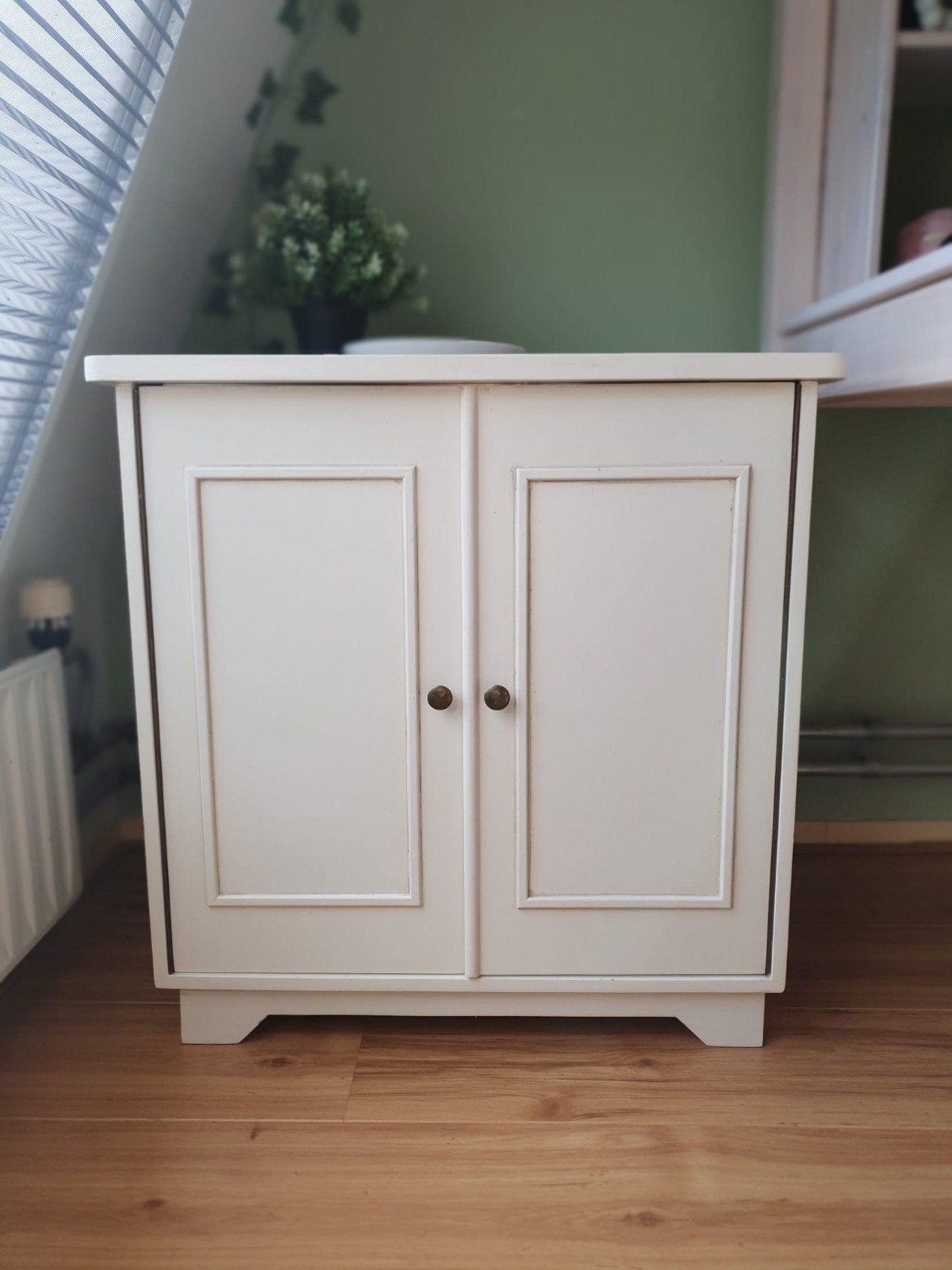 Wit houten kastje met paneeldeurtjes, Huis en Inrichting, Kasten | Overige, Ophalen