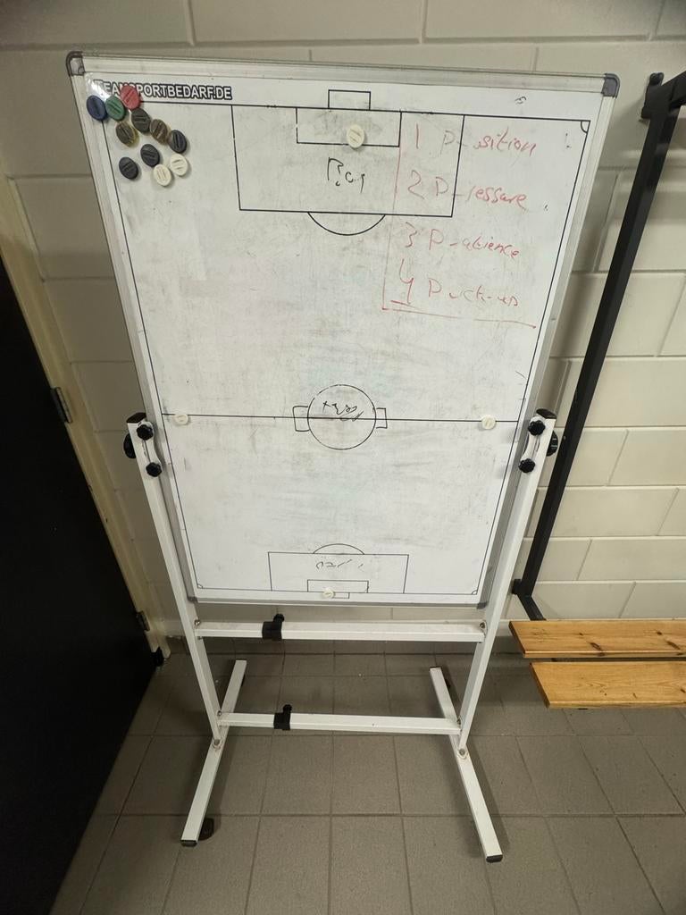 Voetbal tactiekbord / coachbord met standaard, Sport en Fitness, Voetbal, Ophalen of Verzenden, Zo goed als nieuw, Clubaccessoires