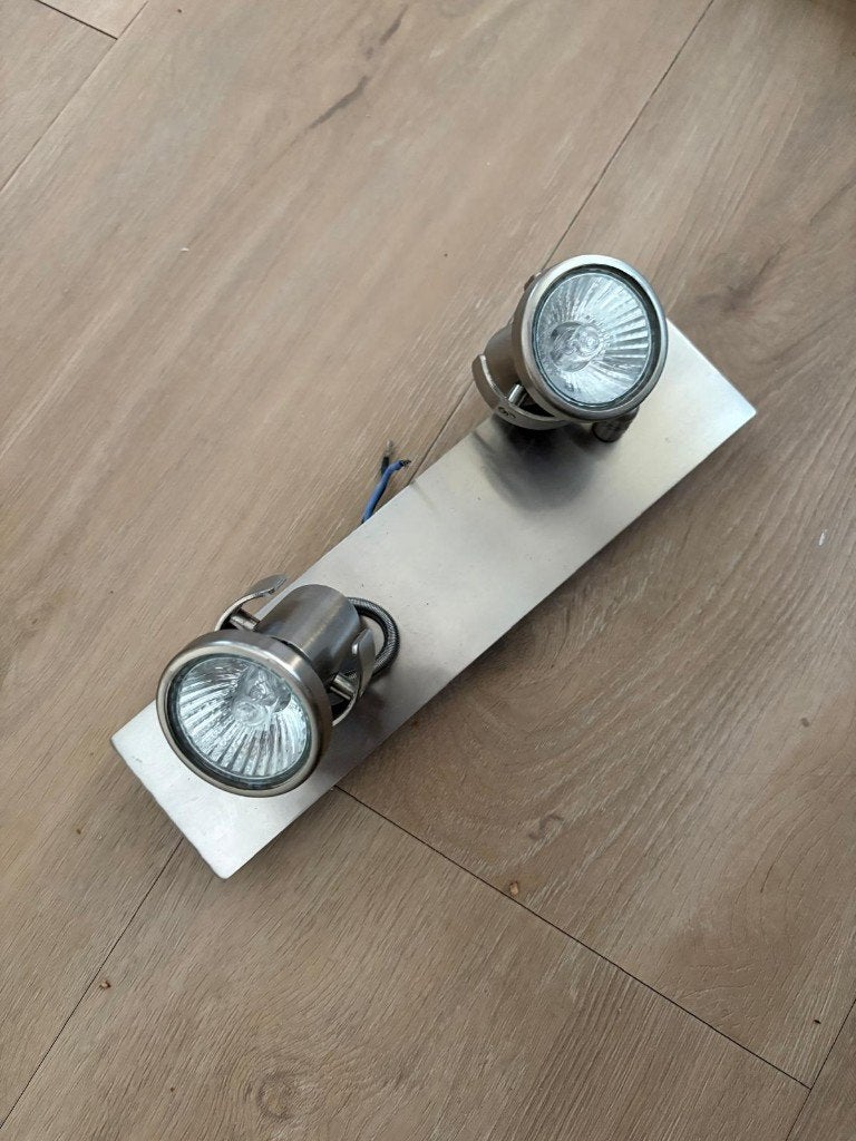 Strakke opbouwspot met twee verstelbare spots, Halogeen, Gebruikt, Geschikt voor plafondmontage, GU10