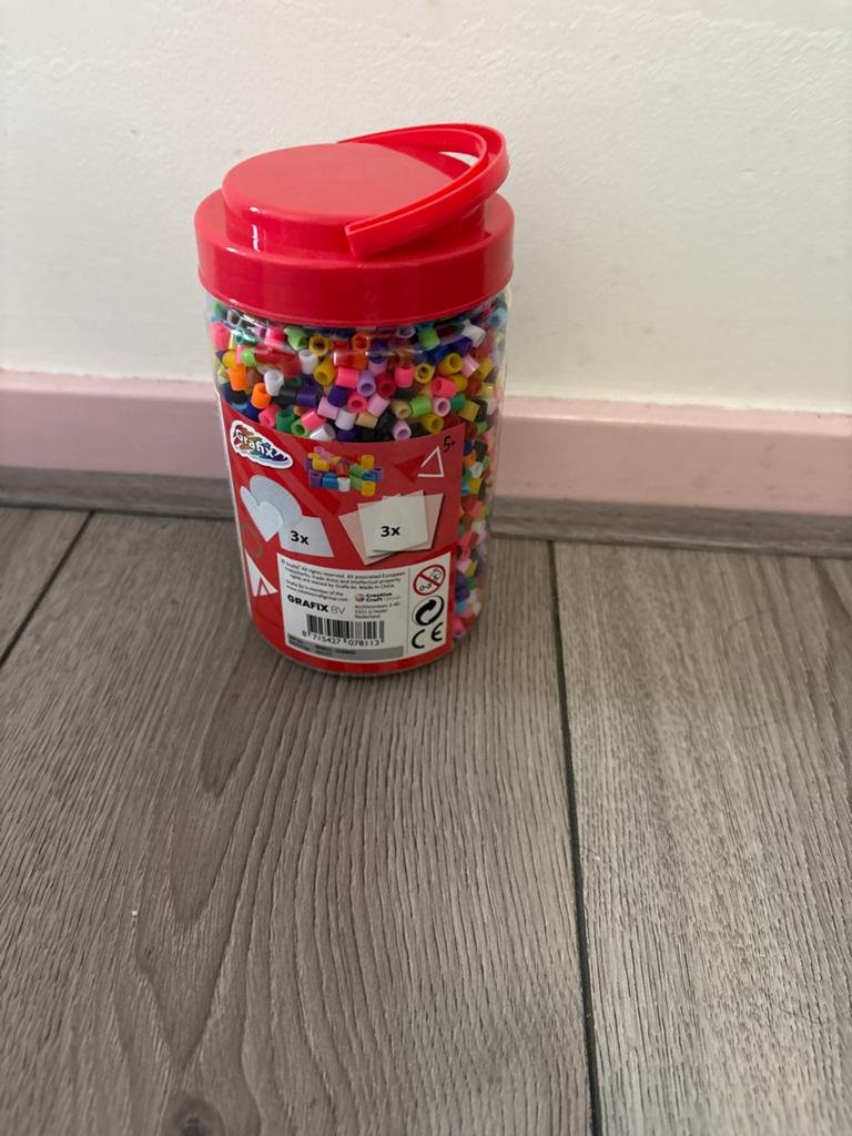 Grote pot met strijkkralen in diverse kleuren, Ophalen of Verzenden, Zo goed als nieuw, Knutselen