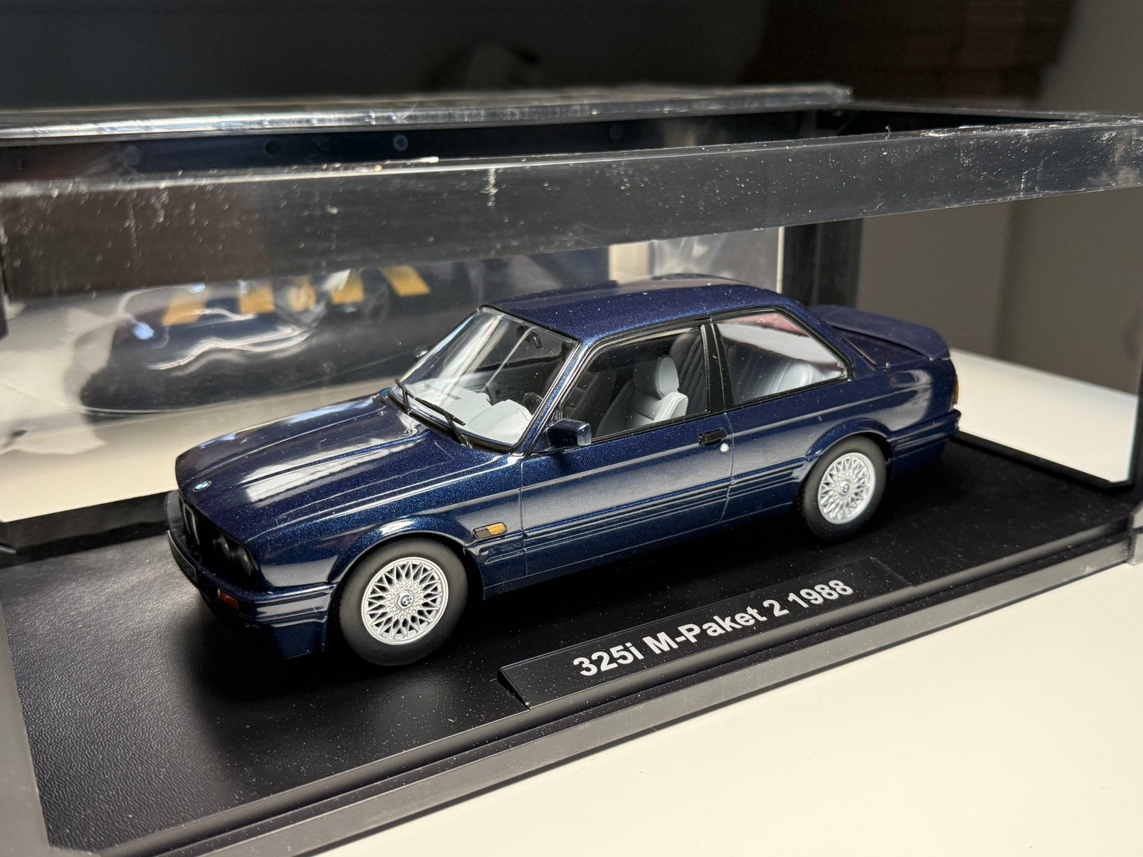 KK Scale - BMW 325i M-Paket 2 1988 - Schaal 1:18, Hobby en Vrije tijd, Modelauto's | 1:18, Verzenden, Nieuw, Auto, Overige merken
