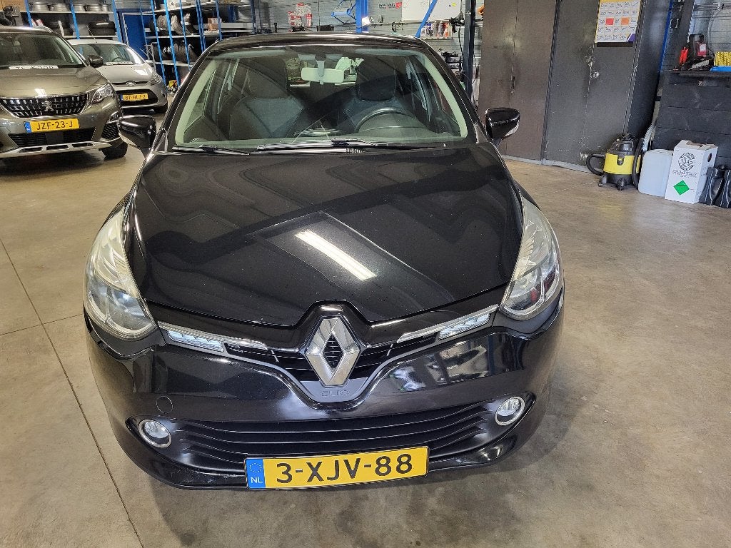 Renault Clio 0.9 TCE Expression 5-Drs. bj.2014 Zwart / AIRCO, Voorwielaandrijving, 898 cc, Stof, 40 €/maand