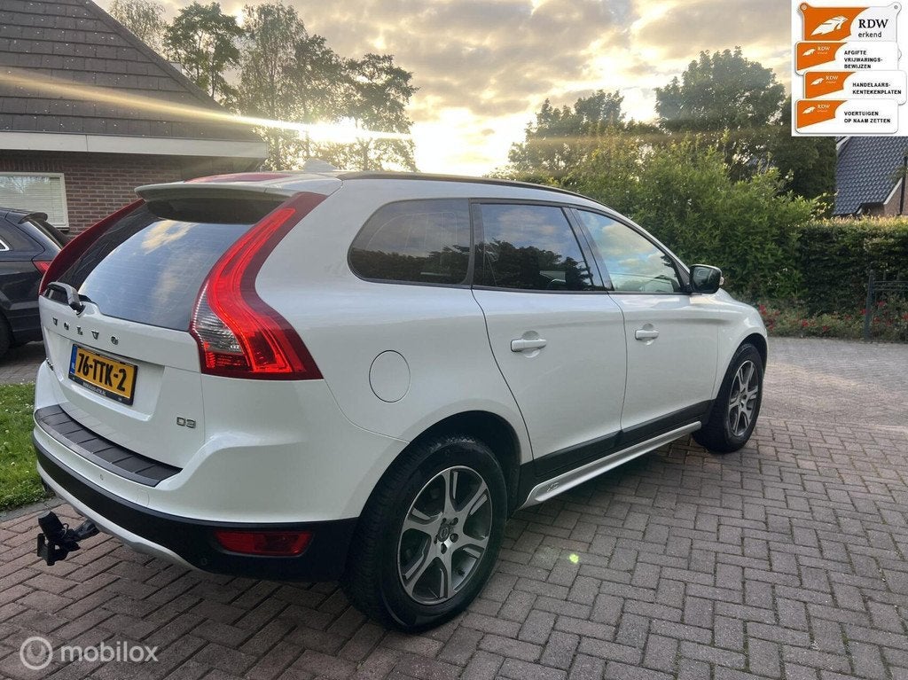 Nette Volvo XC60 2.0 D3 5 cil Automaat Momentum bj 2012, Auto's, Volvo, Euro 5, 15 km/l, Gebruikt, 1984 cc