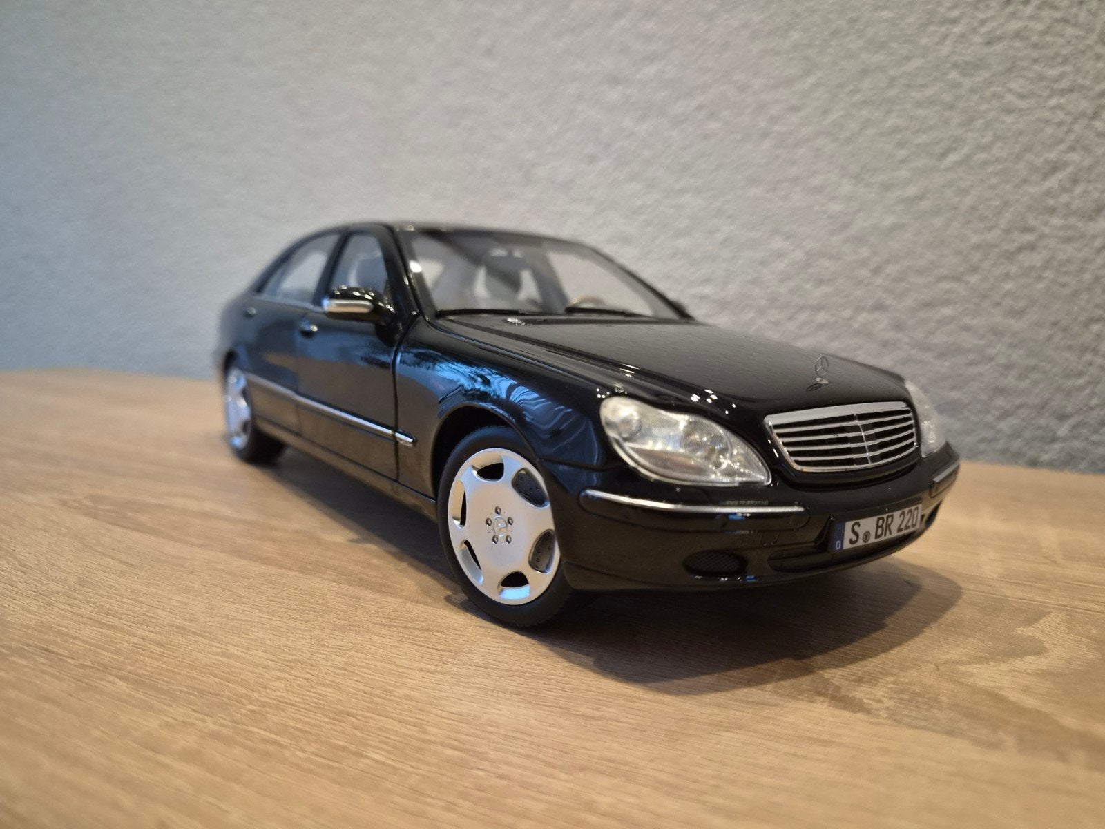 Mercedes S-Klasse W220 S600 Norev 1:18 zwart, Hobby en Vrije tijd, Ophalen of Verzenden, Zo goed als nieuw, Auto, Norev